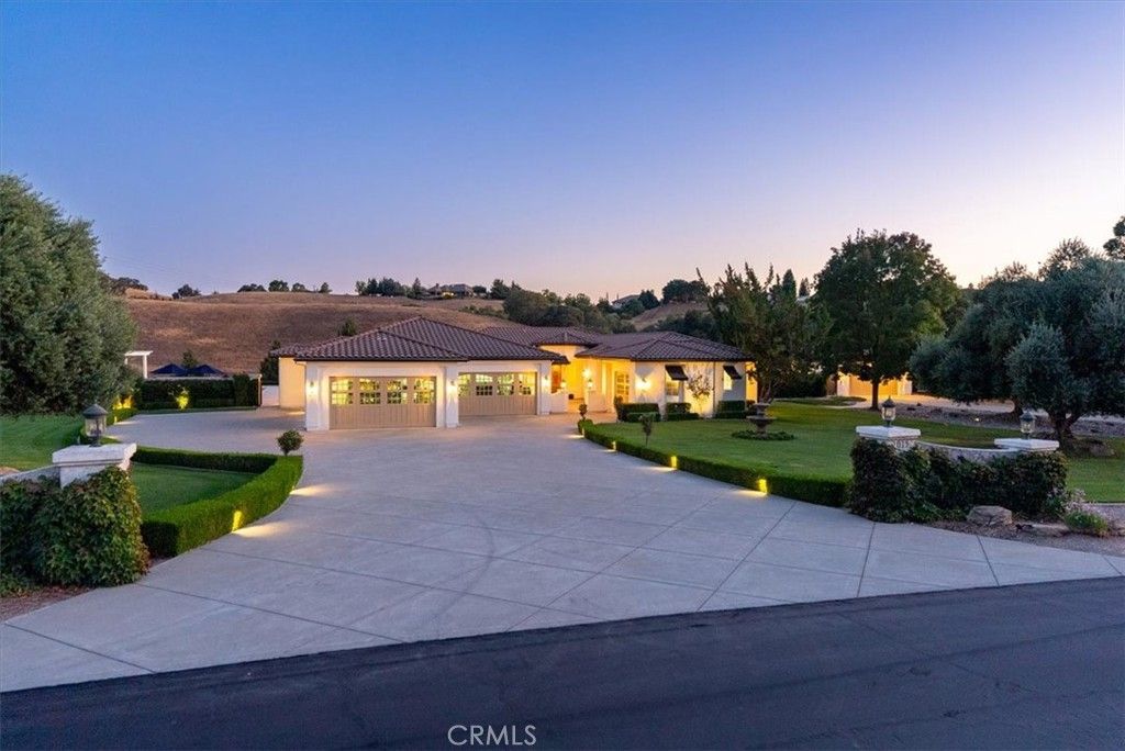 Photo of 2015 Calle Pattitio, Templeton, CA 93465 (MLS # NS25219441)