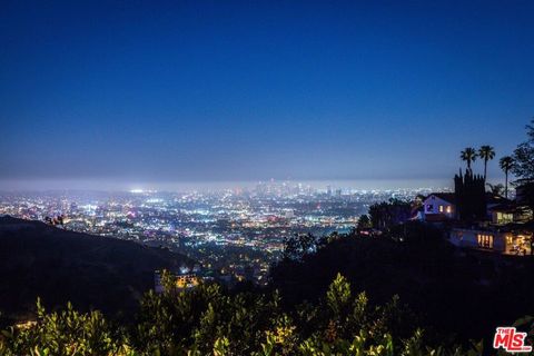 Photo of 8148 Mannix Drive, Los Angeles, CA 90046 (MLS # 26641375)