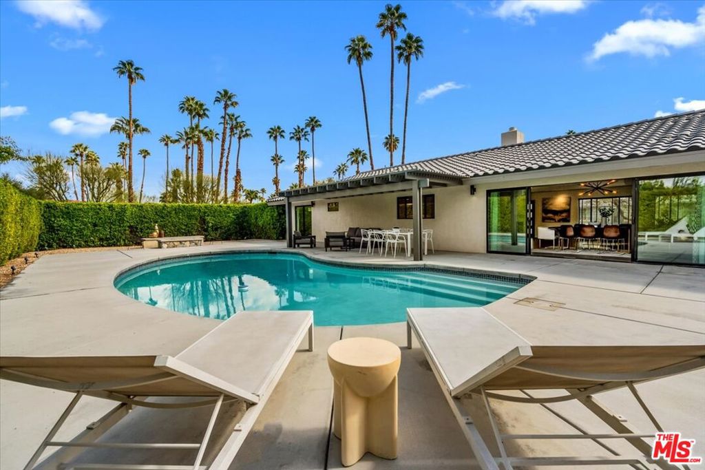 Los Compadres - Residential