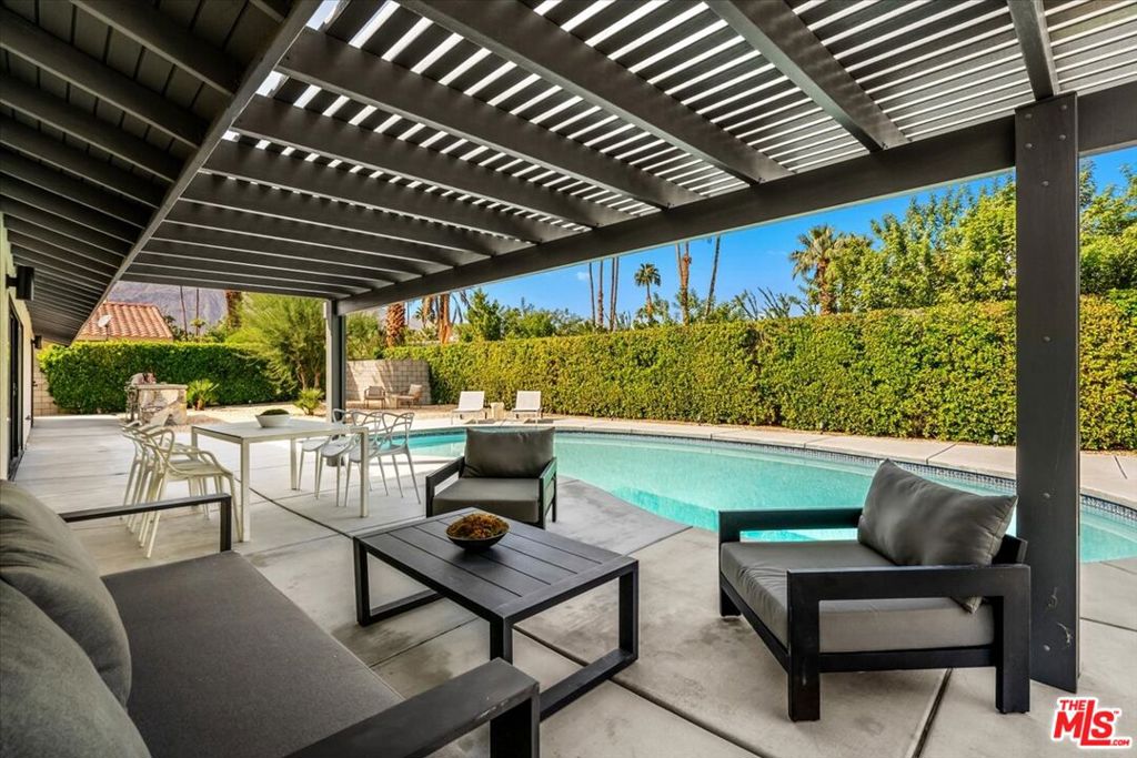 Los Compadres - Residential