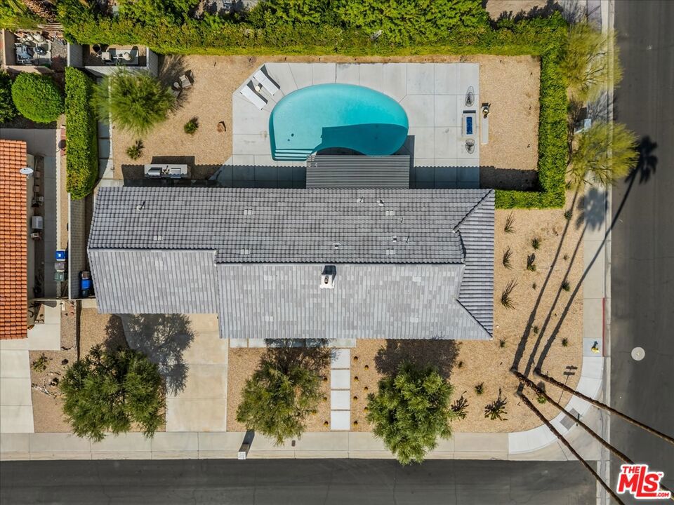 Los Compadres - Residential