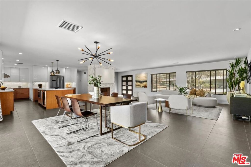 Los Compadres - Residential