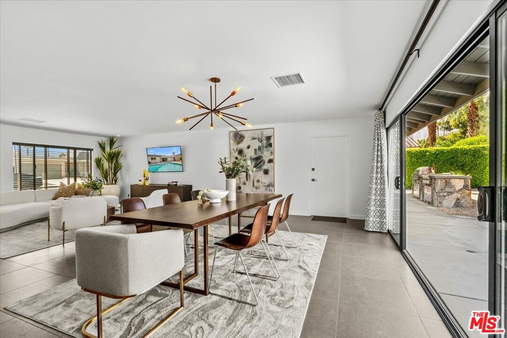 Los Compadres - Residential