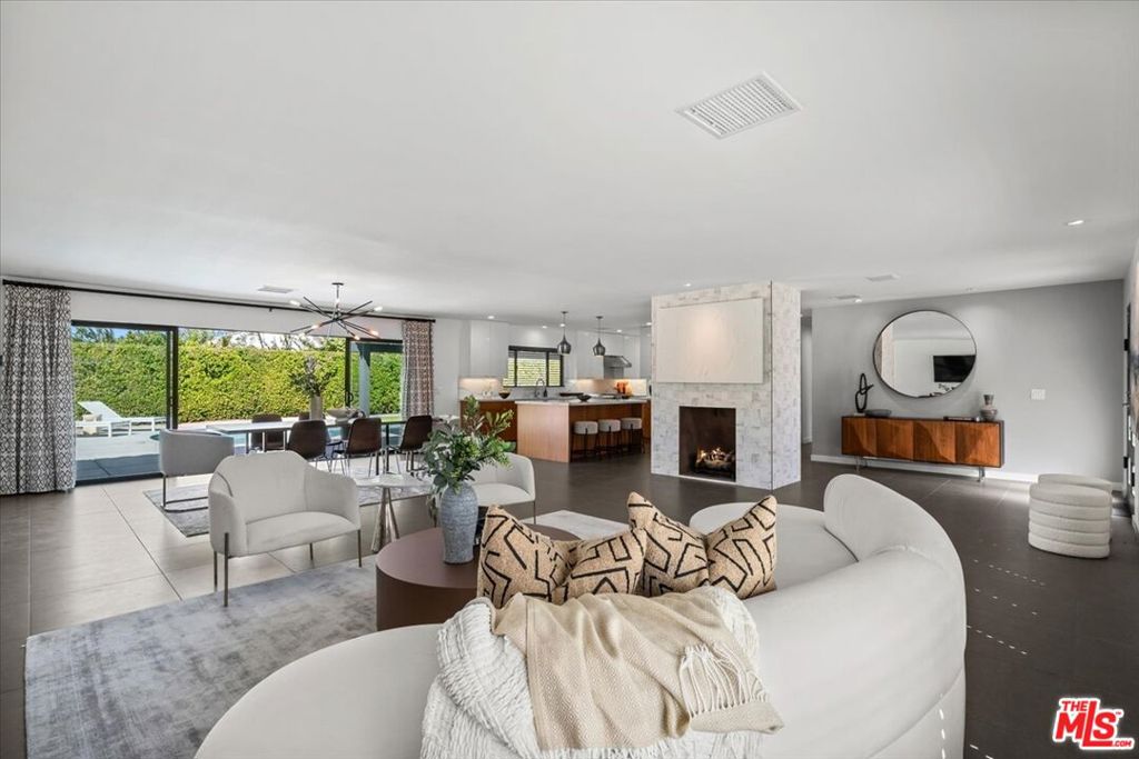 Los Compadres - Residential