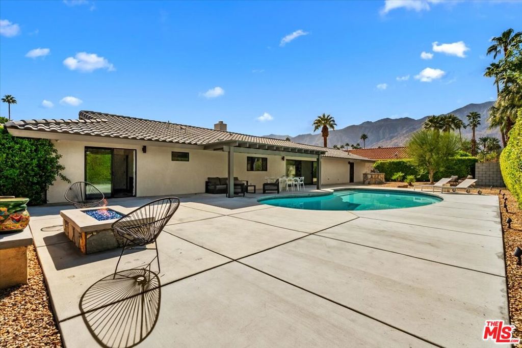 Los Compadres - Residential