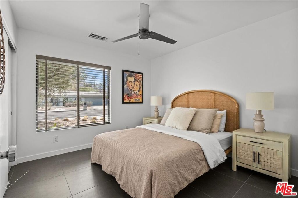 Los Compadres - Residential