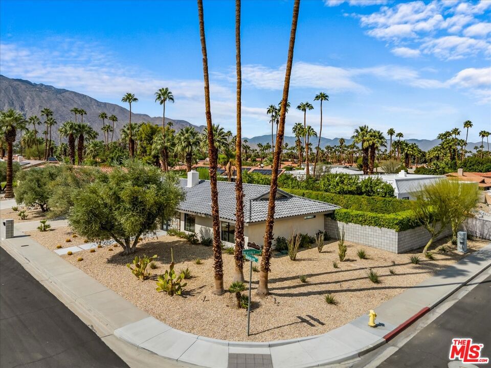 Los Compadres - Residential