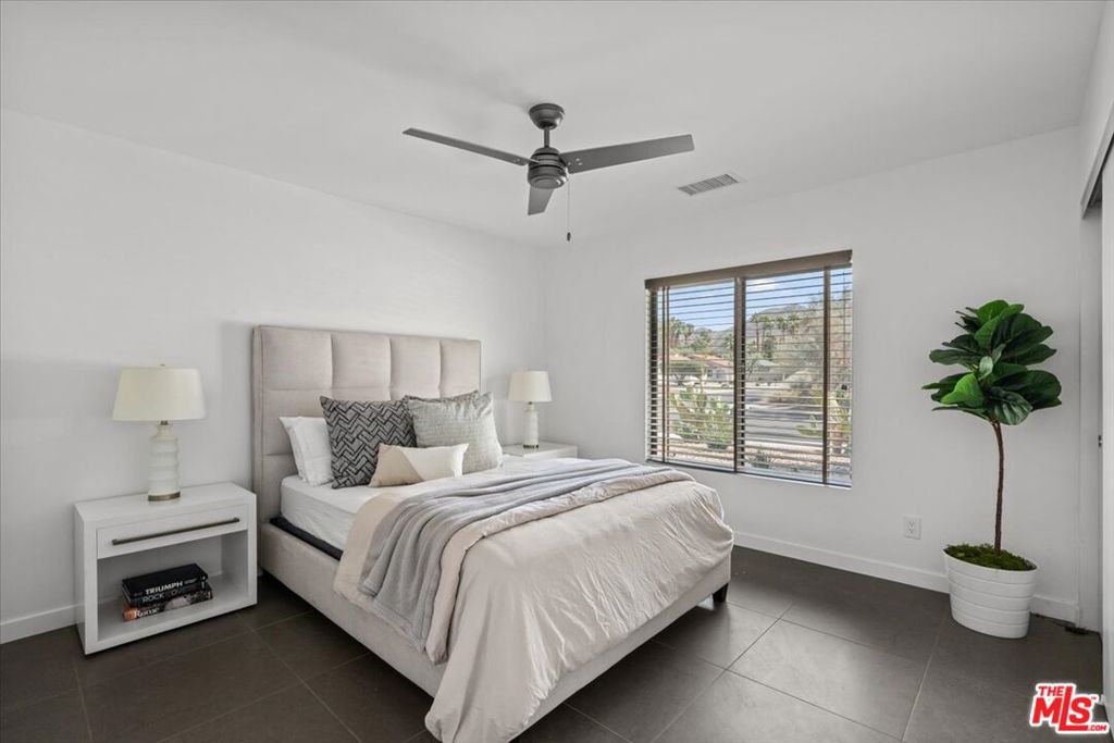 Los Compadres - Residential