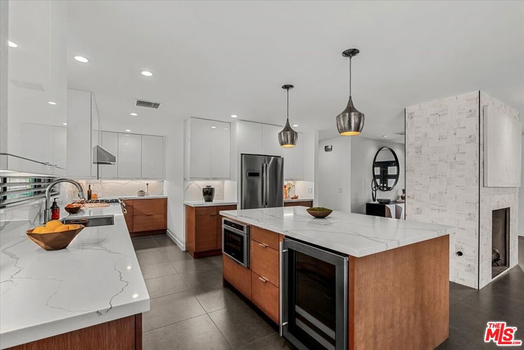 Los Compadres - Residential