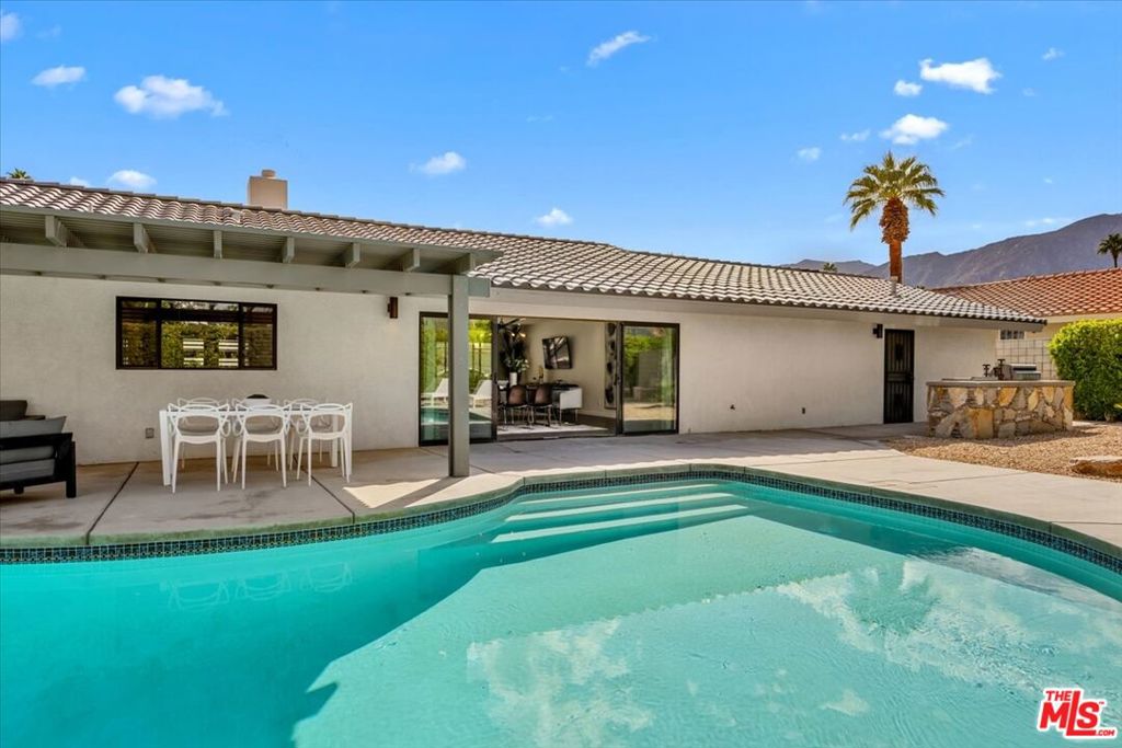 Los Compadres - Residential