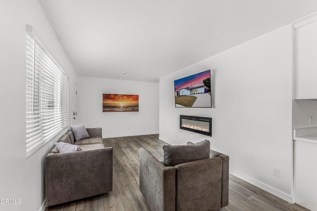 1136 N 7th Place