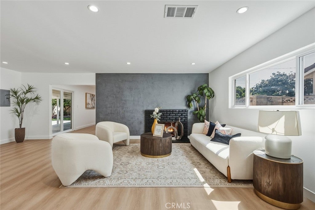 6692 Sutton, Westminster CA 92683