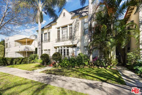 Photo of 228 S REEVES Drive #C, Beverly Hills, CA 90212 (MLS # 26847333)