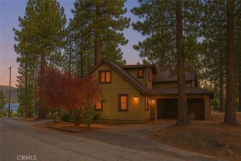 Photo of 40153 Lakeview Drive, Big Bear Lake, CA 92315 (MLS # IG25077617)