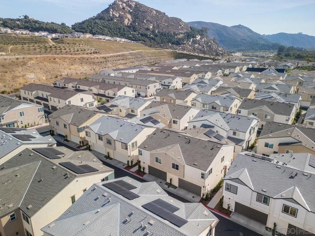 Photo of 219 Canopy Trails Place Pl, Fallbrook, CA 92028 (MLS # 250042321SD)