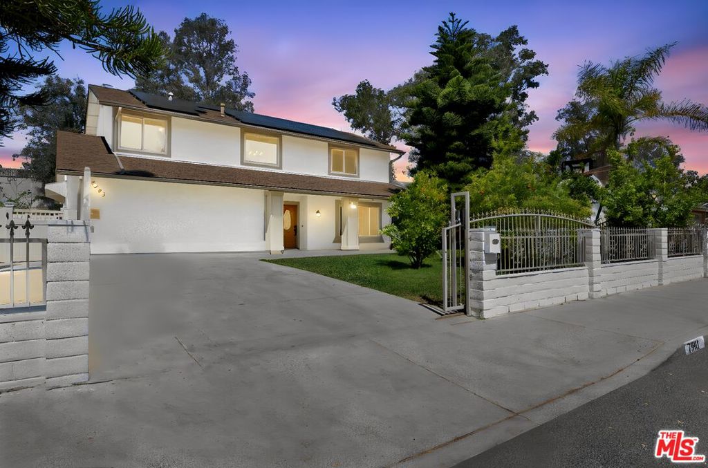 7901 Babcock Avenue, North Hollywood CA 91605