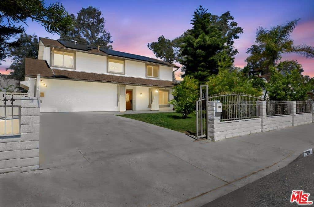 Photo of 7901 Babcock Avenue, North Hollywood, CA 91605 (MLS # 26850821)