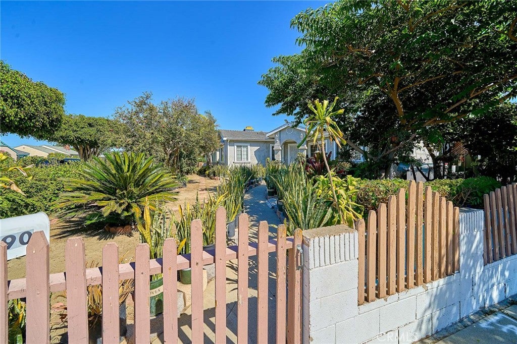 1390 W 33rd Street