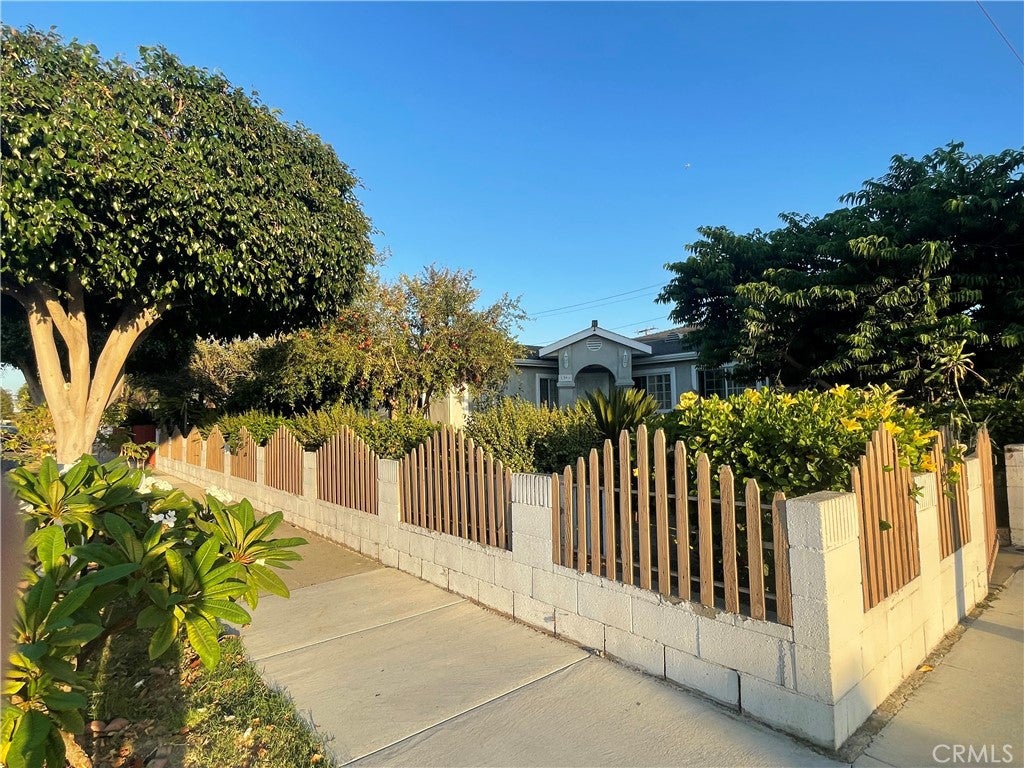 1390 W 33rd Street