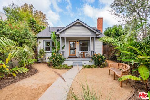 Photo of 621 California Avenue, Venice, CA 90291 (MLS # 25578681) Photo of 621 California Avenue, Venice, CA 90291 (MLS # 25578681)