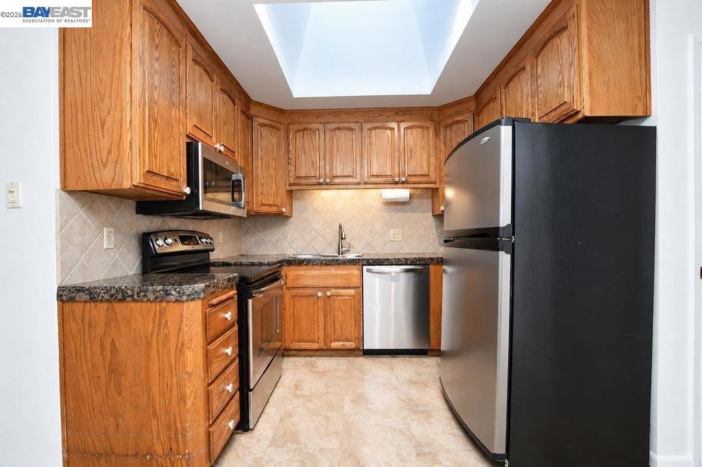 18416 Lakecrest Ct