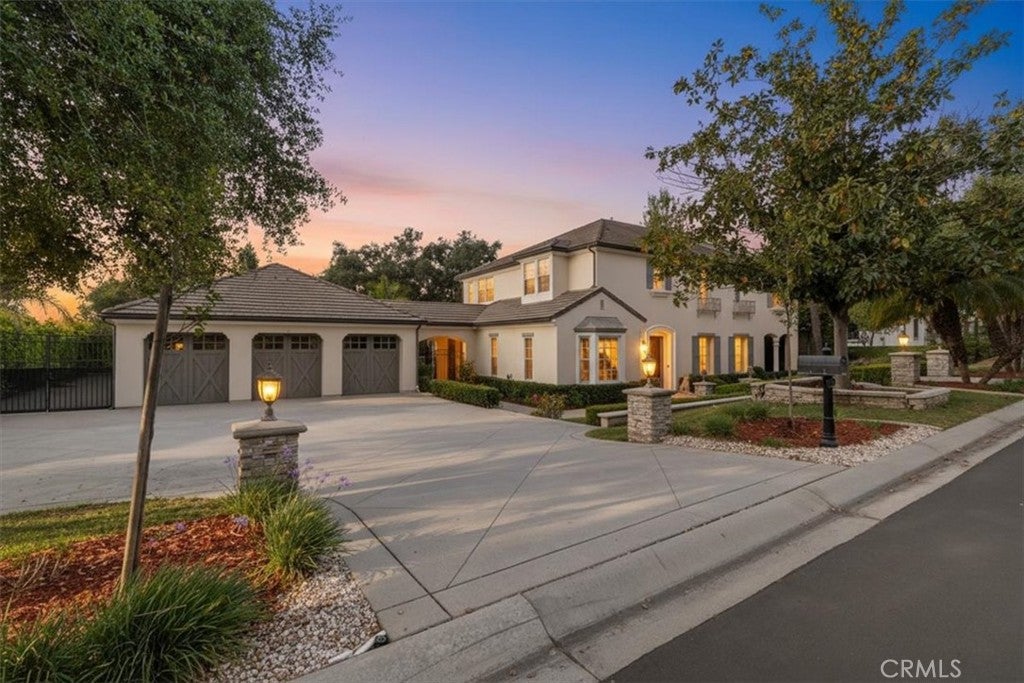 729 Carriage House Dr. Dr