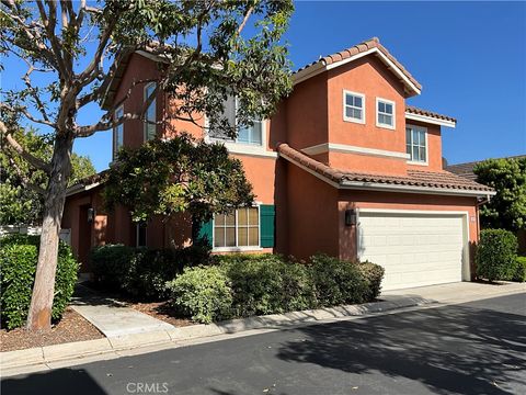 Photo of 18 La Ronda, Irvine, CA 92606 (MLS # OC26065436)