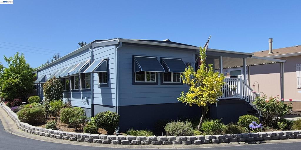 3263 Vineyard Ave., #97