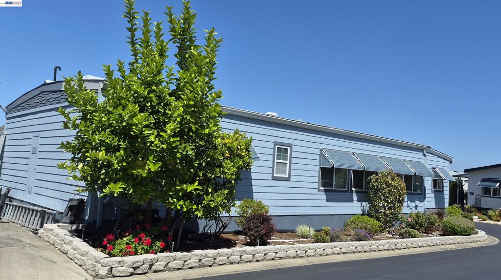 3263 Vineyard Ave., #97