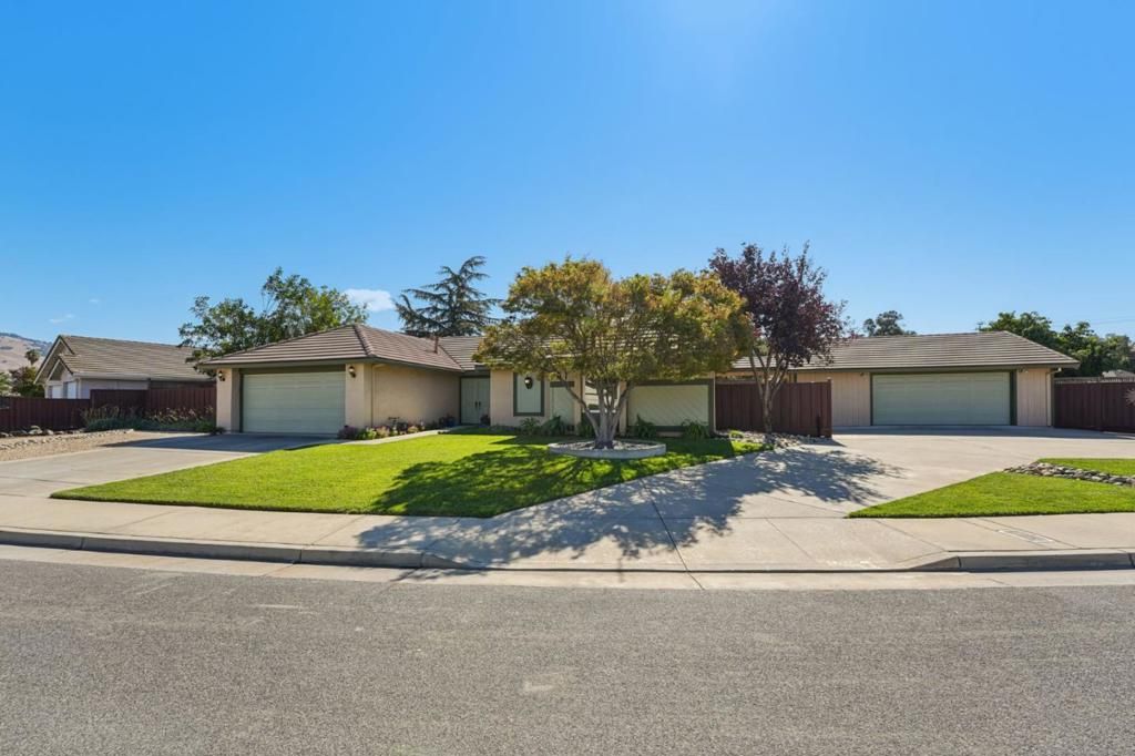 Photo of 2930 Silverland Court, San Jose, CA 95135 (MLS # ML82024007)