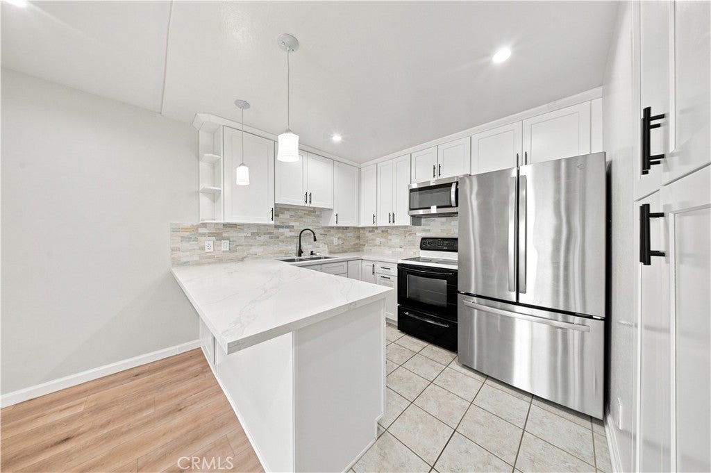 6815 Remmet Avenue 212, Los Angeles CA 91303