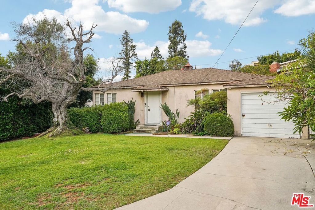 Photo of 3117 Malcolm Avenue, Los Angeles, CA 90034 (MLS # 26103598)