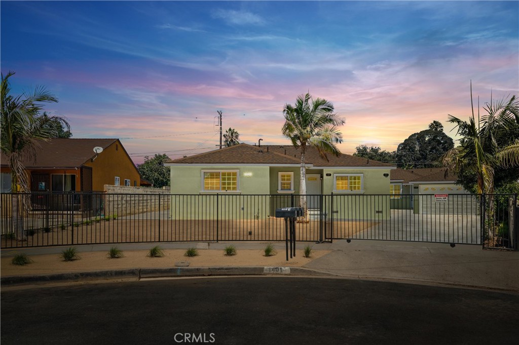 Welcome to 1401 Highland St, Santa Ana, CA 92703 a fully remodeled 3 units in the heart of Orange County. This rare investment opportunity offers three beautifully updated units, each designed with modern finishes and open-concept layouts.
Unit 1: 3 bedrooms, 2 bathrooms
Unit 2: 3 bedrooms, 2 bathrooms
Unit 3: 1 bedroom, 1 bathroom
Every kitchen has been tastefully upgraded with sleek white countertops, grey cabinetry, and brand-new stainless steel appliances, flowing seamlessly into the living areas for a bright and inviting atmosphere. Each unit has been thoughtfully renovated, offering move-in-ready convenience for both owners and tenants.
Situated at the end of a cul-de-sac, this property provides privacy and added curb appeal while being centrally located near schools, shopping, dining, and major freeways. With a total of 7 bedrooms and 5 bathrooms across the three units, perfect for multi-generational living or as a high-demand rental property in a sought-after Santa Ana neighborhood.
Don’t miss this chance to own a turn-key triplex in one of Orange County’s most vibrant communities.