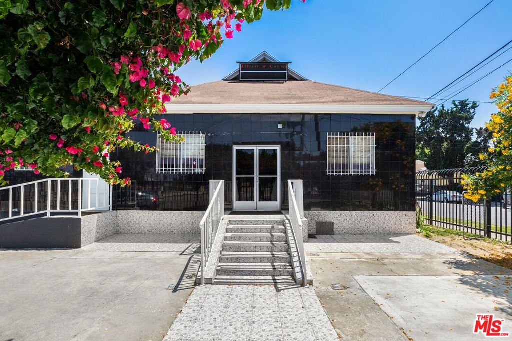 964 E Jefferson Boulevard