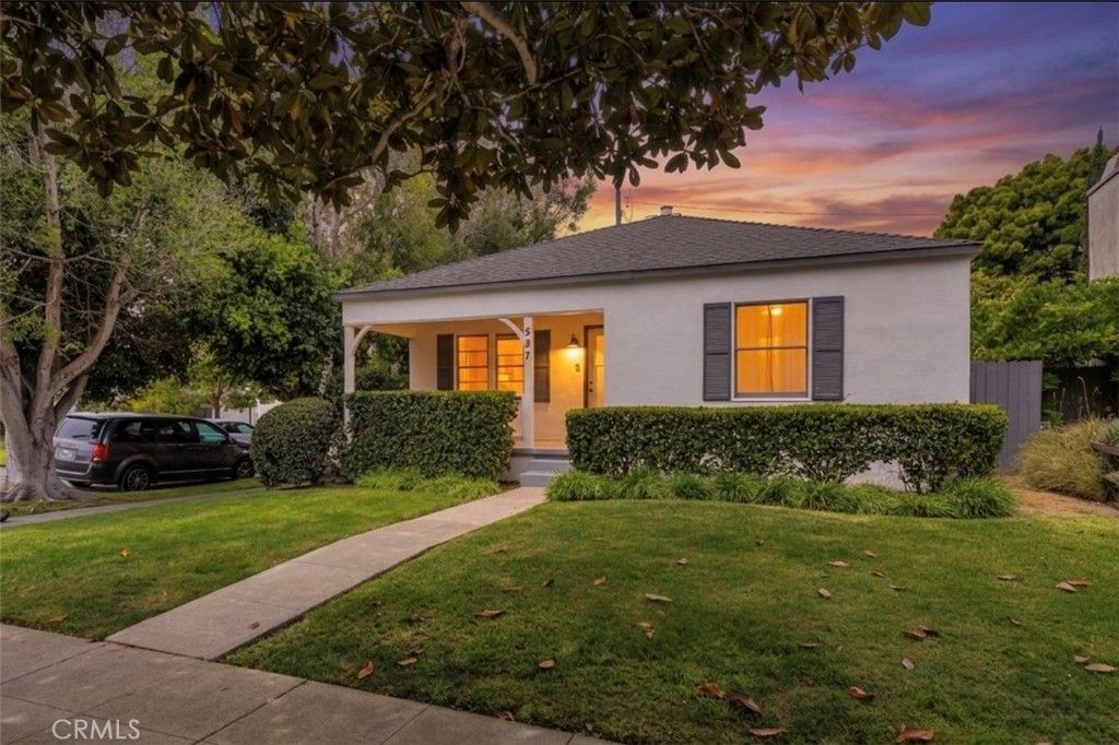 Photo of 537 28th Ave, Venice, CA 90291 (MLS # CV26069720)