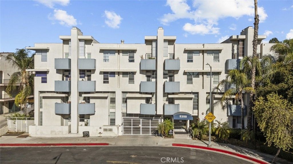 Photo of 5350 White Oak Avenue #113, Encino, CA 91316 (MLS # SR25202161)