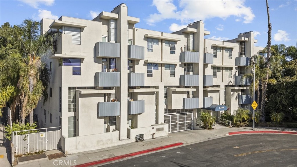 Welcome to 5350 White Oak Avenue-Modern Comfort in the Heart of Encino.
This beautifully updated 2-bedroom, 2-bathroom condo offering 1,387 sq ft of spacious living. Thoughtfully designed for both comfort and style, this home features a bright and open living area with a cozy fireplace, recessed lighting, and ceiling fans throughout.
Enjoy cooking and entertaining in a well-appointed kitchen, and appreciate the convenience of a dedicated in-unit laundry room. Both bathrooms boast modern tiled showers, adding a touch of elegance to your daily routine.
The private patio is perfect for morning coffee or evening relaxation, while the 2-car garage provides secure and ample parking. As part of a well-maintained community, you'll also enjoy access to a sparkling pool and spa, ideal for unwinding after a long day.
Located in the desirable Encino neighborhood, this condo is close to shopping, dining, parks, and easy freeway access.