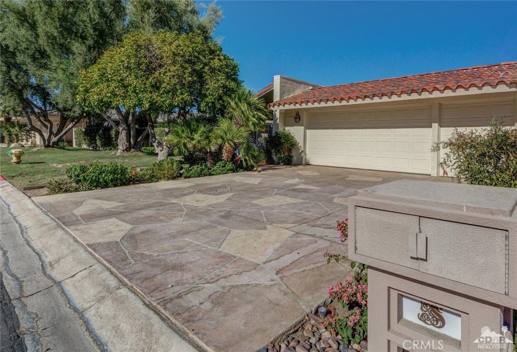 The Springs C.C. - Residential