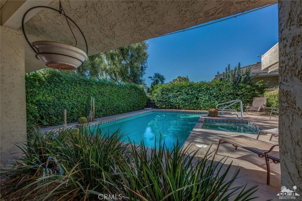 The Springs C.C. - Residential