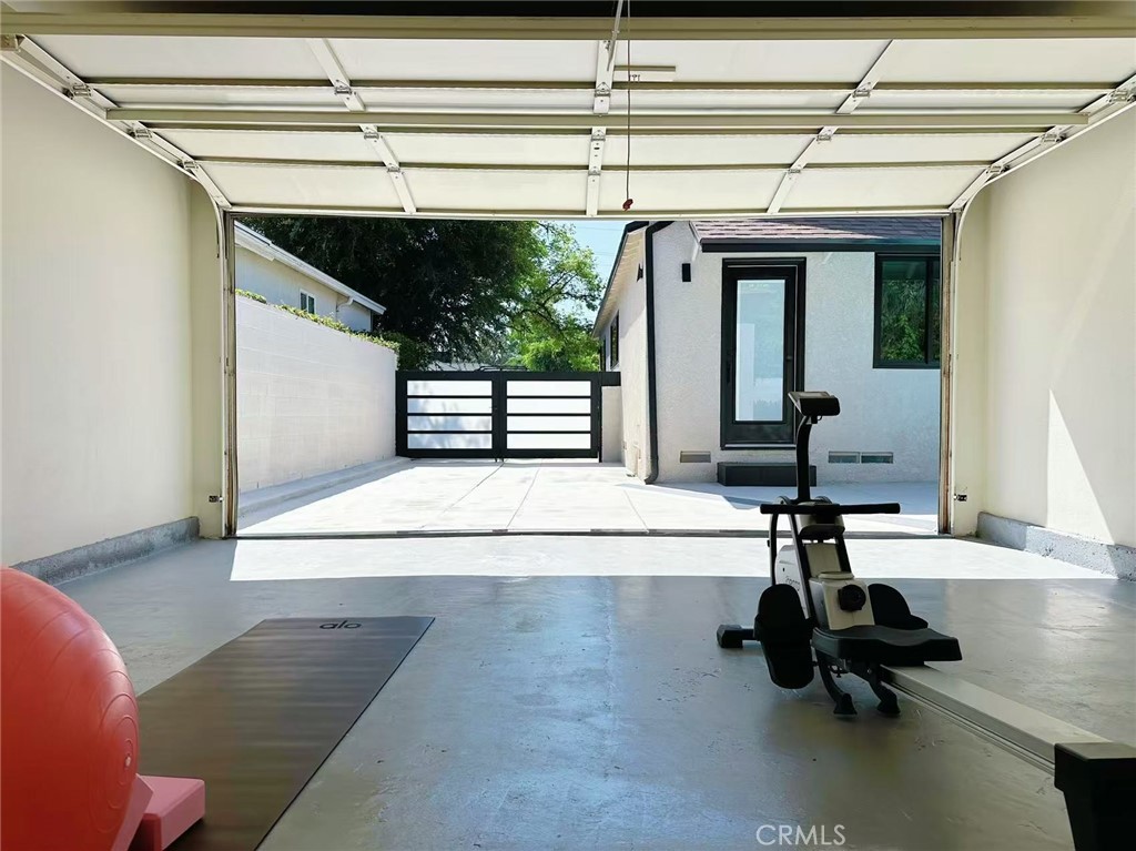 Tarzana, California, 91356, United States, 4 Bedrooms Bedrooms, ,2 BathroomsBathrooms,Residential,Active,2043142