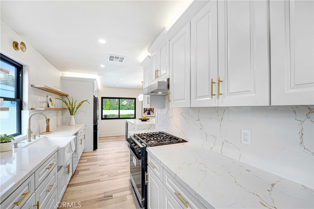 Tarzana, California, 91356, United States, 4 Bedrooms Bedrooms, ,2 BathroomsBathrooms,Residential,Active,2043142