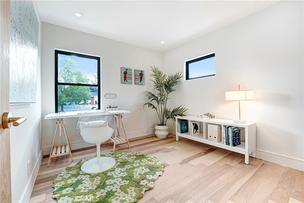 Tarzana, California, 91356, United States, 4 Bedrooms Bedrooms, ,2 BathroomsBathrooms,Residential,Active,2043142
