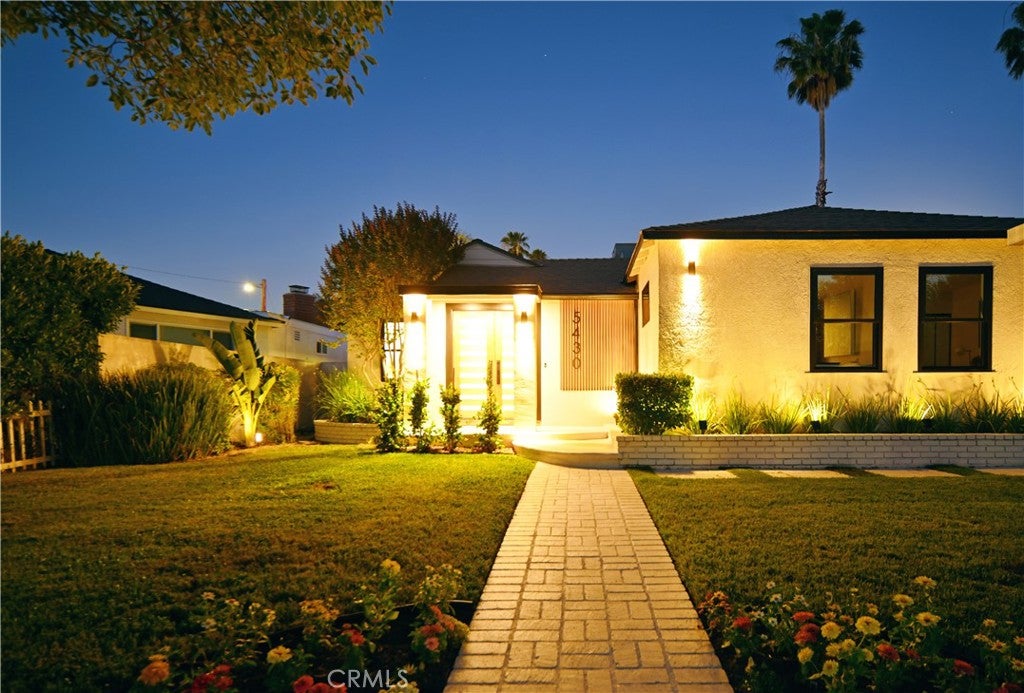 Tarzana, California, 91356, United States, 4 Bedrooms Bedrooms, ,2 BathroomsBathrooms,Residential,Active,2043142