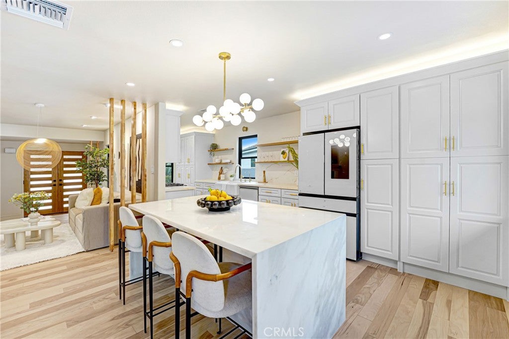 Tarzana, California, 91356, United States, 4 Bedrooms Bedrooms, ,2 BathroomsBathrooms,Residential,Active,2043142