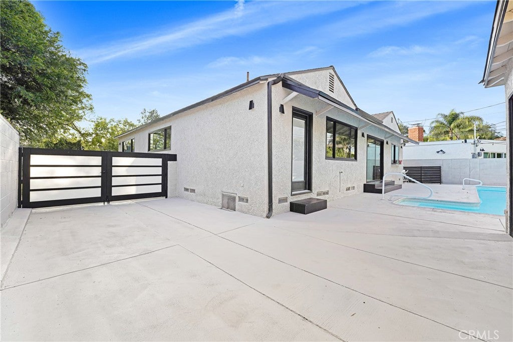 Tarzana, California, 91356, United States, 4 Bedrooms Bedrooms, ,2 BathroomsBathrooms,Residential,Active,2043142