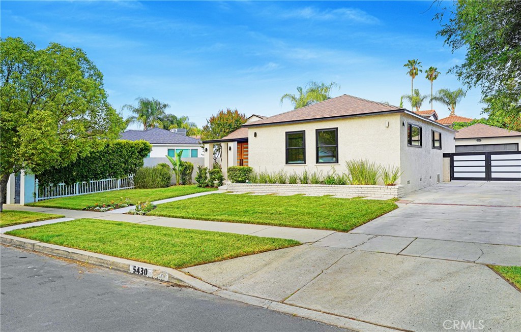Tarzana, California, 91356, United States, 4 Bedrooms Bedrooms, ,2 BathroomsBathrooms,Residential,Active,2043142
