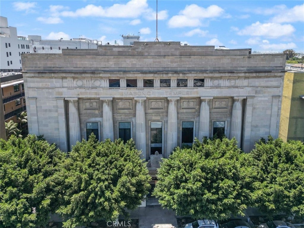 835 Locust Avenue 317