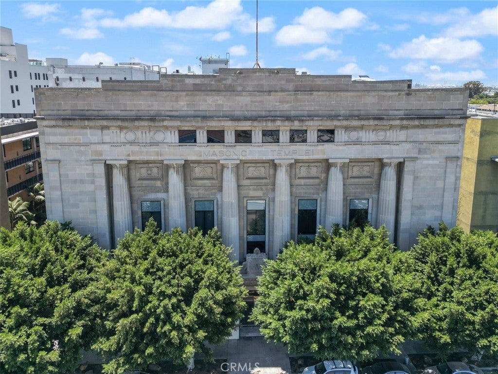 835 Locust Avenue 317