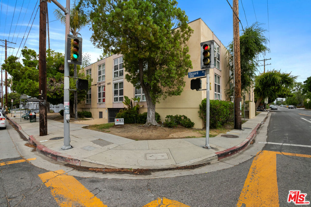 We are excited to present a unique opportunity to acquire 13101 Oxnard Street, a meticulously maintained 12-unit apartment building located in the prime Valley Glen rental market. Nestled between Coldwater Canyon Ave and Fulton Ave, this property benefits from strong tenant demand in a highly desirable area. Set on an 11,500 square-foot lot with a gross building area of 12,608 square feet, the property boasts an attractive unit mix of six (6) two-bedroom and six (6) three-bedroom units, providing substantial rental income potential. Residents enjoy convenient access to the 101 and 405 freeways, Los Angeles Valley College, Grant High School, as well as on-site parking and laundry facilities.