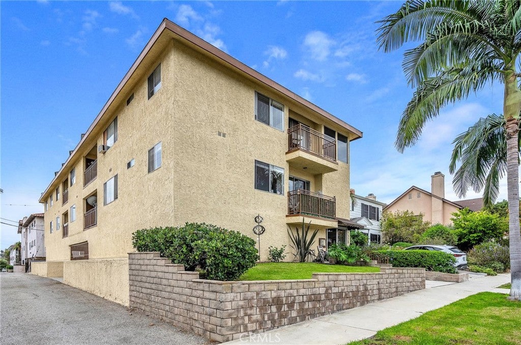 1329 W 8th